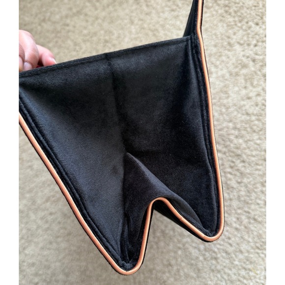 Dyson Black Storage Designed Bag for Dyson Airwrap with Magnetic Clasp - Picture 3 of 5